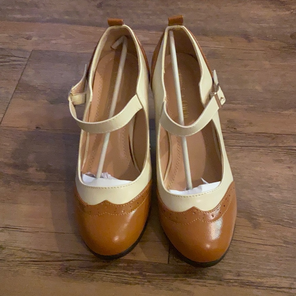 Size 8 chase and chole brown and white heel